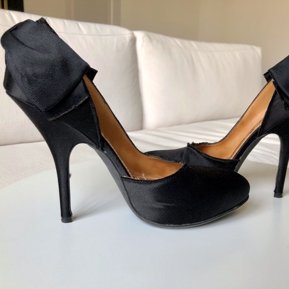 Lanvin Black Bow-Embellished Satin Heels - Picture 5 of 8